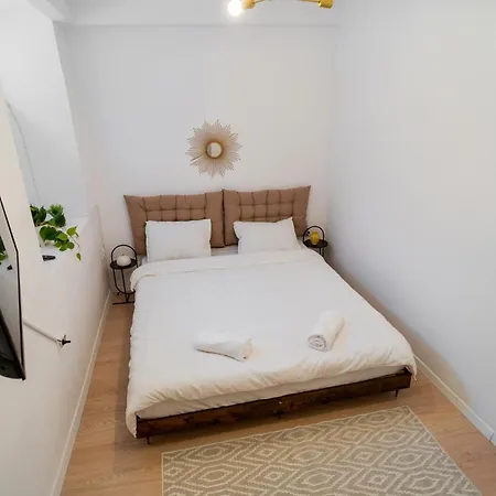 Apartmán Xcentral 4-bedroom Near Old Town
