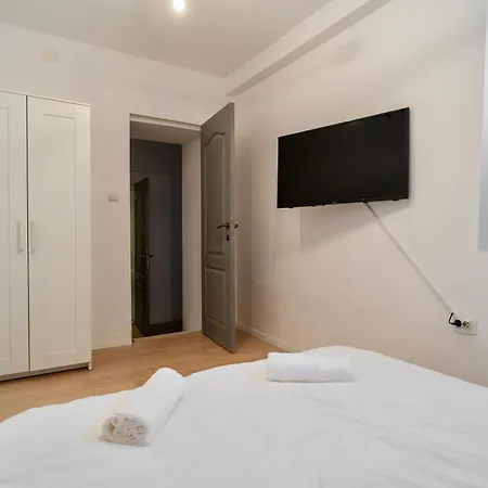 Xcentral 4-bedroom Near Old Town * Bukarest