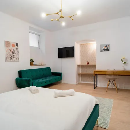 Xcentral 4-bedroom Near Old Town Lejlighed