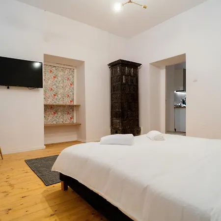 Apartmán Xcentral 4-bedroom Near Old Town