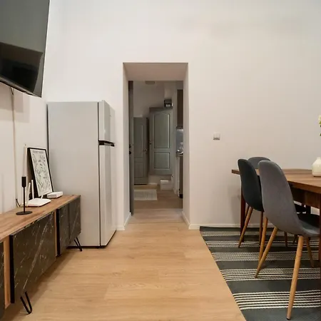 Xcentral 4-bedroom Near Old Town Apartmán
