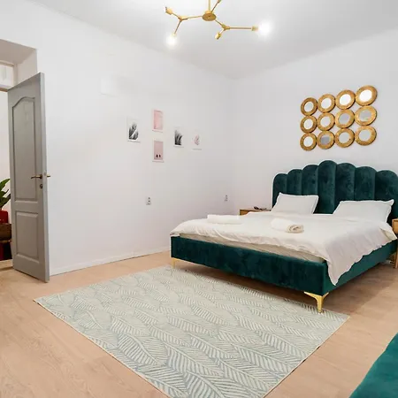 Xcentral 4-bedroom Near Old Town * Bucharest