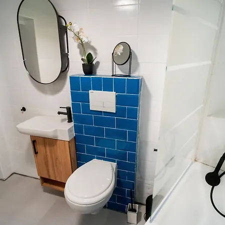 Xcentral 4-bedroom Near Old Town Apartment *
