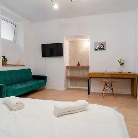 Xcentral 4-bedroom Near Old Town Apartment