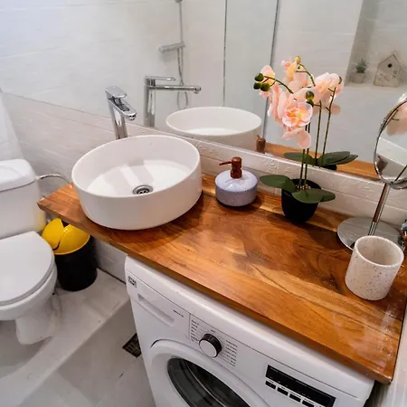 Xcentral 4-bedroom Near Old Town Apartment Bucharest