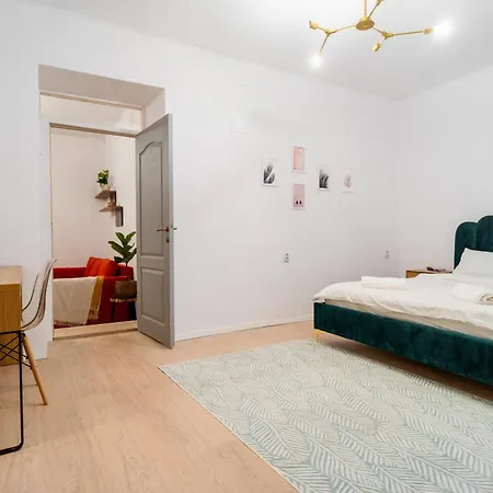 Xcentral 4-bedroom Near Old Town *